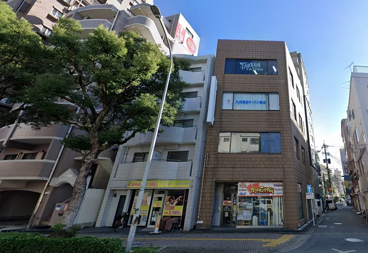 スタジオ外観 (通りからの全景)