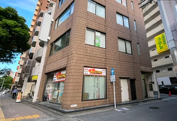 スタジオ外観 (建物正面)